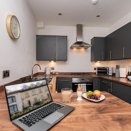 The Croston Balcony Apartment- Morecambe Central Promenade, Beach Front And Sea Views Ngoại thất bức ảnh