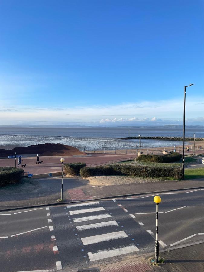 The Croston Balcony Apartment- Morecambe Central Promenade, Beach Front And Sea Views Ngoại thất bức ảnh
