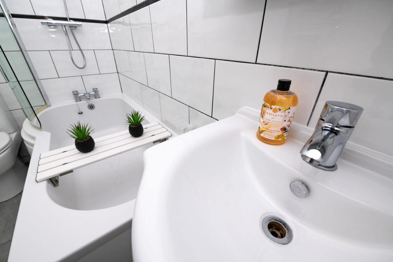 The Croston Balcony Apartment- Morecambe Central Promenade, Beach Front And Sea Views Ngoại thất bức ảnh
