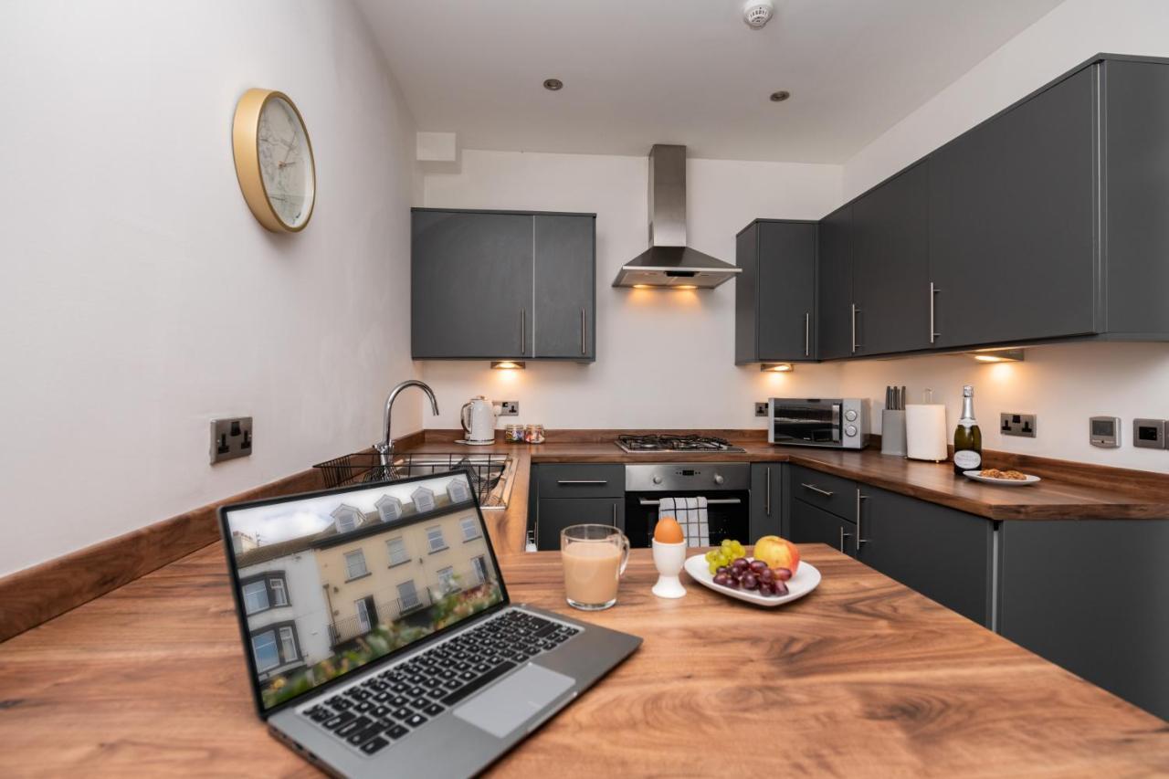 The Croston Balcony Apartment- Morecambe Central Promenade, Beach Front And Sea Views Ngoại thất bức ảnh