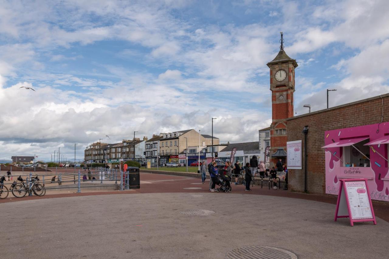 The Croston Balcony Apartment- Morecambe Central Promenade, Beach Front And Sea Views Ngoại thất bức ảnh